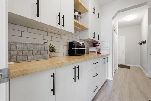 73 Morningside Circle, Airdrie, AB - Indoor Photo Showing Kitchen