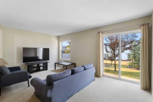 17 Panatella Villas Nw, Calgary, AB - Indoor Photo Showing Living Room