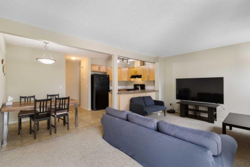 17 Panatella Villas Nw, Calgary, AB - Indoor Photo Showing Living Room