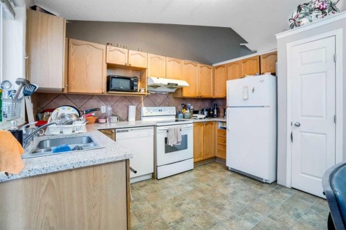 6216 Taralea Park Ne, Calgary, AB - Indoor Photo Showing Kitchen With Double Sink