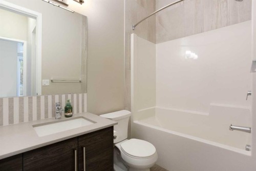 124-Mahogany Centre Centre Se, Calgary, AB - Indoor Photo Showing Bathroom