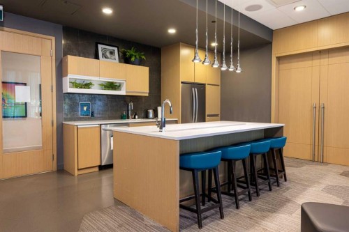 124-Mahogany Centre Centre Se, Calgary, AB - Indoor Photo Showing Kitchen