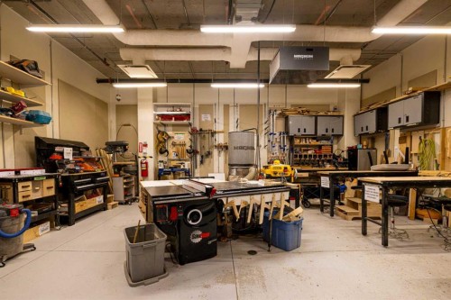 124-Mahogany Centre Centre Se, Calgary, AB - Indoor Photo Showing Garage