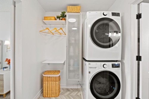 3725 Douglas Ridge Way Se, Calgary, AB - Indoor Photo Showing Laundry Room