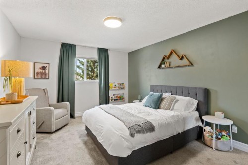 3725 Douglas Ridge Way Se, Calgary, AB - Indoor Photo Showing Bedroom