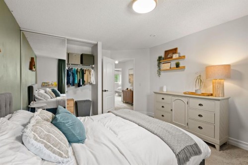 3725 Douglas Ridge Way Se, Calgary, AB - Indoor Photo Showing Bedroom
