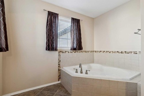 184 Cimarron Park Circle, Okotoks, AB - Indoor Photo Showing Bathroom