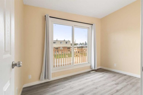 11268 6 Sw, Calgary, AB - Indoor Photo Showing Other Room