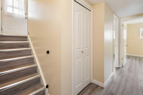 11268 6 Sw, Calgary, AB - Indoor Photo Showing Other Room