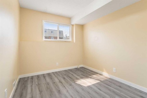 11268 6 Sw, Calgary, AB - Indoor Photo Showing Other Room