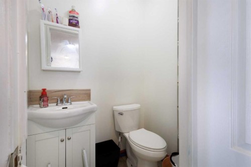11268 6 Sw, Calgary, AB - Indoor Photo Showing Bathroom