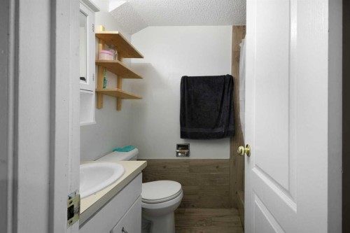 11268 6 Sw, Calgary, AB - Indoor Photo Showing Bathroom