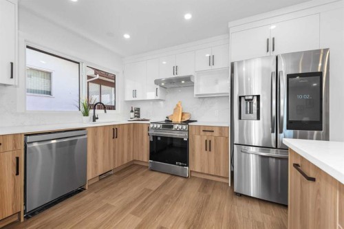 820 Archwood Road Se, Calgary, AB - Indoor Photo Showing Kitchen With Upgraded Kitchen