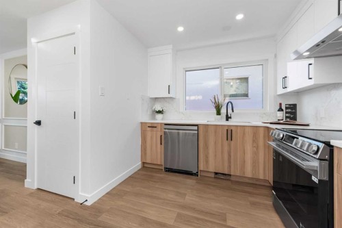 820 Archwood Road Se, Calgary, AB - Indoor Photo Showing Kitchen