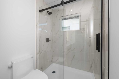 820 Archwood Road Se, Calgary, AB - Indoor Photo Showing Bathroom