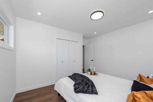 820 Archwood Road Se, Calgary, AB - Indoor Photo Showing Bedroom