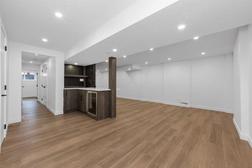 820 Archwood Road Se, Calgary, AB - Indoor Photo Showing Kitchen