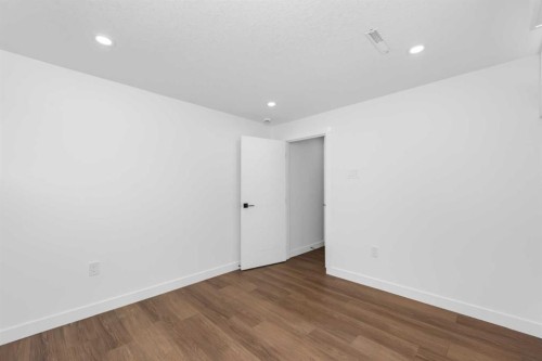 820 Archwood Road Se, Calgary, AB - Indoor Photo Showing Other Room