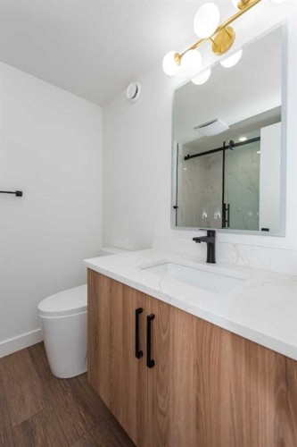 820 Archwood Road Se, Calgary, AB - Indoor Photo Showing Bathroom