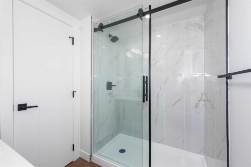 820 Archwood Road Se, Calgary, AB - Indoor Photo Showing Bathroom
