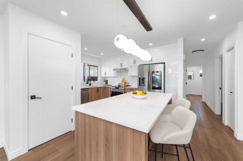 820 Archwood Road Se, Calgary, AB - Indoor Photo Showing Kitchen