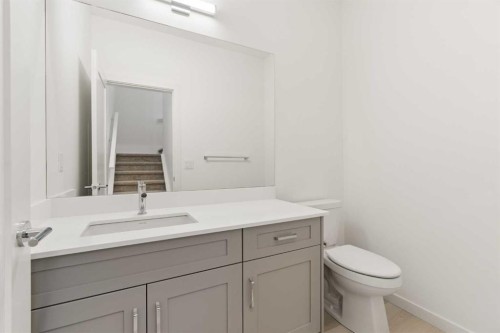 84-1453 Na'A Drive Sw, Calgary, AB - Indoor Photo Showing Bathroom