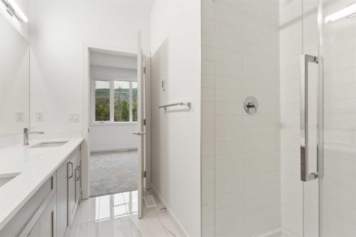 84-1453 Na'A Drive Sw, Calgary, AB - Indoor Photo Showing Bathroom