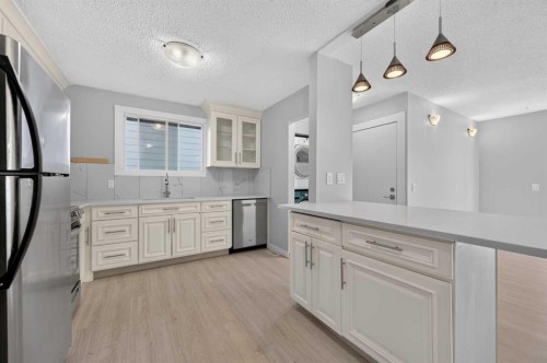 218 Bermuda Drive Nw, Calgary, AB - Indoor Photo Showing Kitchen
