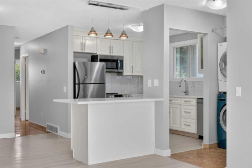 218 Bermuda Drive Nw, Calgary, AB - Indoor Photo Showing Kitchen