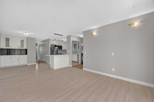 218 Bermuda Drive Nw, Calgary, AB - Indoor Photo Showing Kitchen
