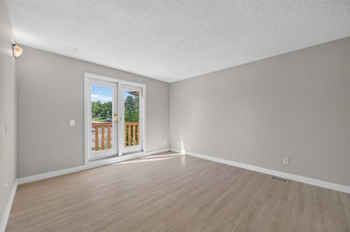 218 Bermuda Drive Nw, Calgary, AB - Indoor Photo Showing Other Room