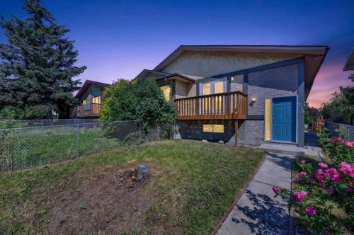 218 Bermuda Drive Nw, Calgary, AB - Outdoor With Deck Patio Veranda