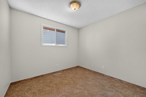 218 Bermuda Drive Nw, Calgary, AB - Indoor Photo Showing Other Room