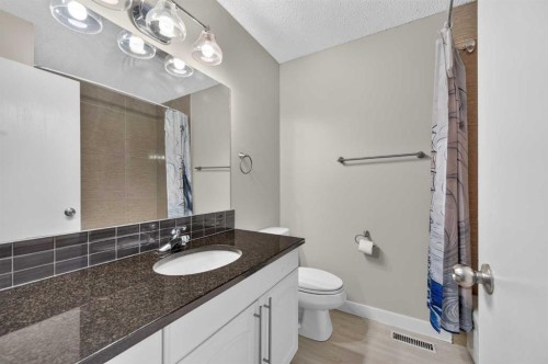 218 Bermuda Drive Nw, Calgary, AB - Indoor Photo Showing Bathroom