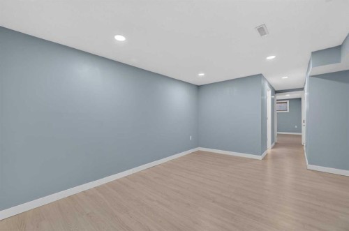 218 Bermuda Drive Nw, Calgary, AB - Indoor Photo Showing Other Room