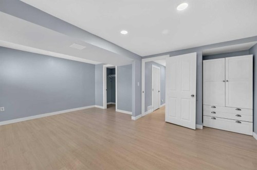 218 Bermuda Drive Nw, Calgary, AB - Indoor Photo Showing Other Room