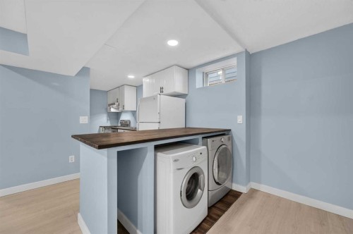 218 Bermuda Drive Nw, Calgary, AB - Indoor Photo Showing Laundry Room