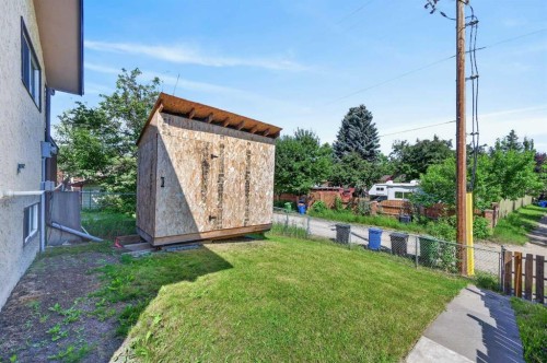 218 Bermuda Drive Nw, Calgary, AB - Outdoor
