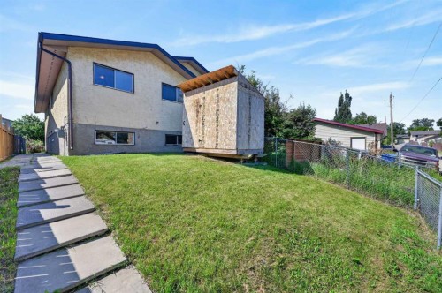218 Bermuda Drive Nw, Calgary, AB - Outdoor