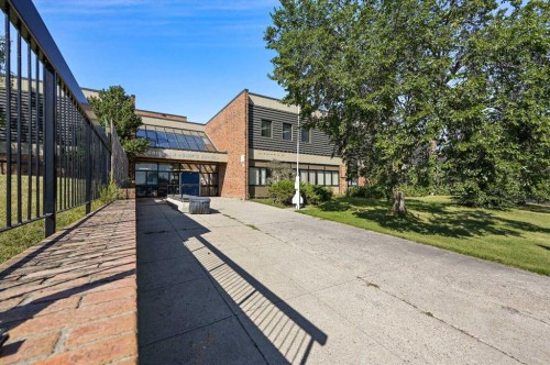 218 Bermuda Drive Nw, Calgary, AB - Outdoor