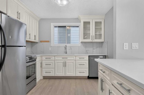 218 Bermuda Drive Nw, Calgary, AB - Indoor Photo Showing Kitchen