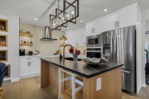 179 Capri Avenue Nw, Calgary, AB - Indoor Photo Showing Kitchen With Stainless Steel Kitchen With Upgraded Kitchen