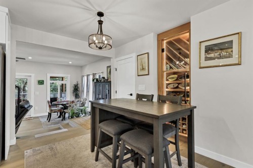 179 Capri Avenue Nw, Calgary, AB - Indoor Photo Showing Dining Room