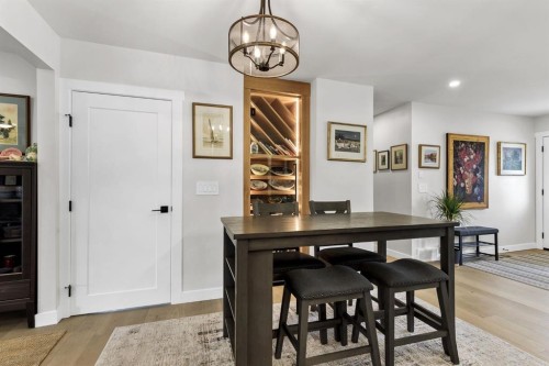 179 Capri Avenue Nw, Calgary, AB - Indoor Photo Showing Dining Room