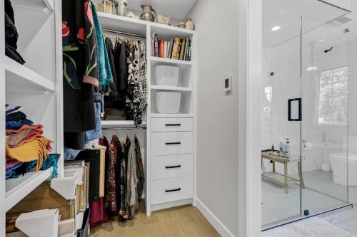 179 Capri Avenue Nw, Calgary, AB - Indoor Photo Showing Other Room