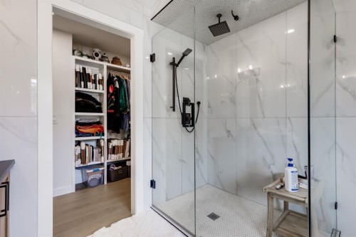 179 Capri Avenue Nw, Calgary, AB - Indoor Photo Showing Bathroom