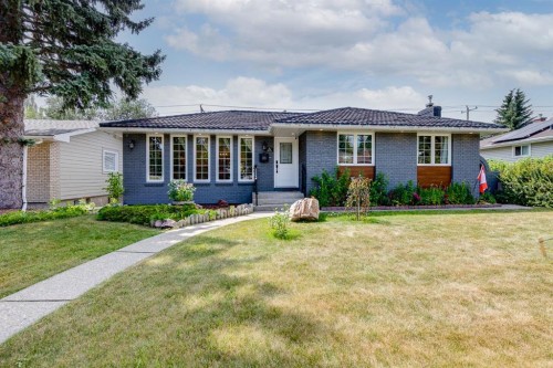 179 Capri Avenue Nw, Calgary, AB - Outdoor With Facade