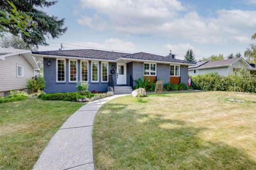 179 Capri Avenue Nw, Calgary, AB - Outdoor With Facade
