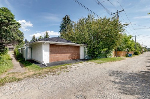 179 Capri Avenue Nw, Calgary, AB - Outdoor
