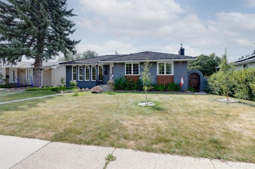 179 Capri Avenue Nw, Calgary, AB - Outdoor With Facade